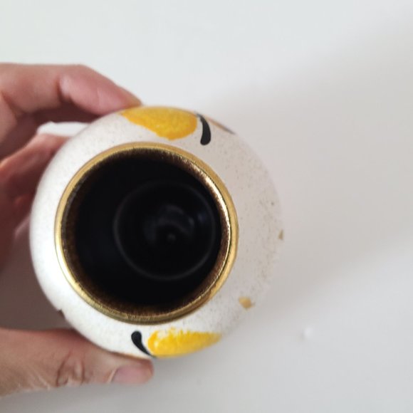 Little ceramic round hand painted vase with leaves design. - Picture 6 of 7